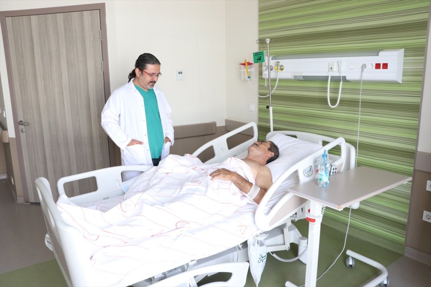 Ardahan'da işçinin kaza sonucu kopan eli Kayseri'de 6 saatlik operasyonla dikildi