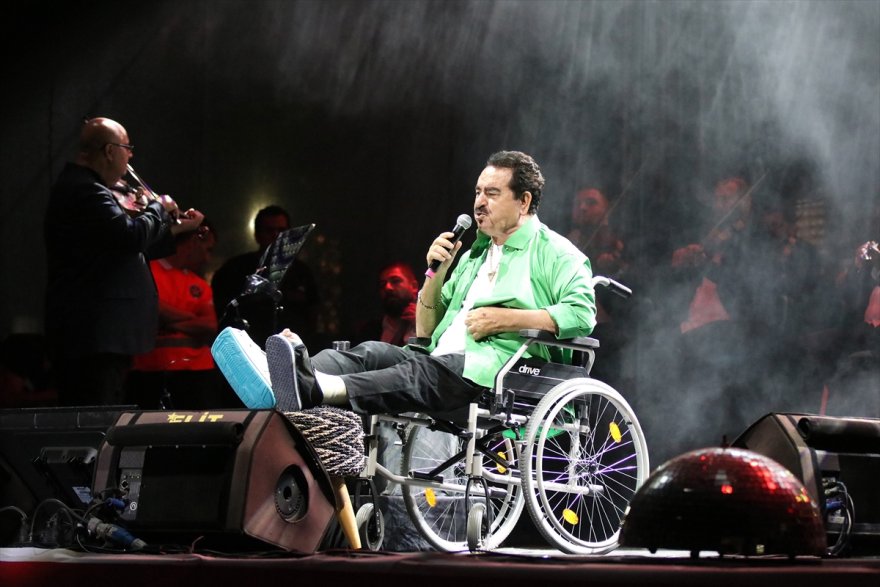 İbrahim Tatlıses, Manisa'da konser verdi