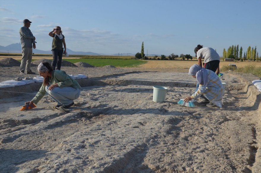 Karaman Canhasan Höyükleri'nde 50 yıl aranın ardından tekrar kazı çalışmaları başladı