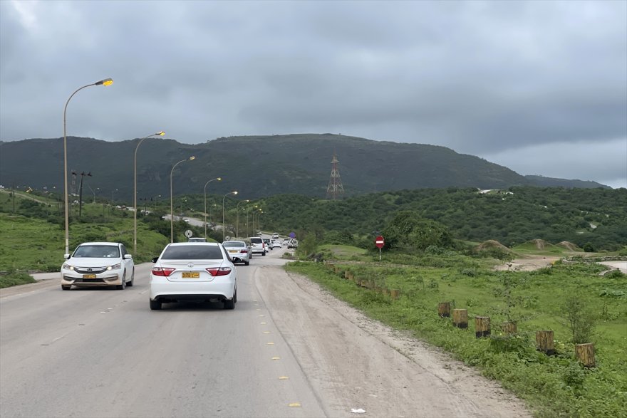 Umman'ın doğal güzelliğiyle öne çıkan Etiin bölgesi sonbaharda ziyaretçilerine eşsiz manzaralar sunuyor