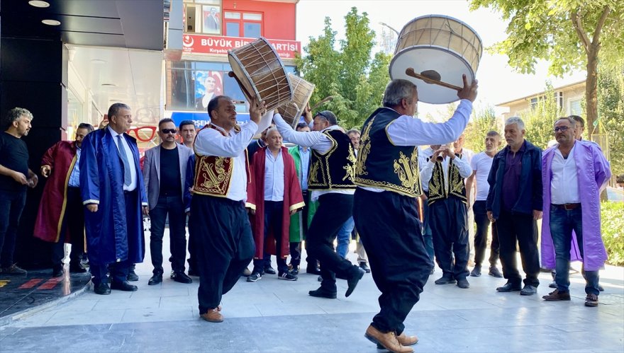 Kırşehir'de 35. Ahilik Haftası kutlamalarına esnaf davul zurna ile davet edildi