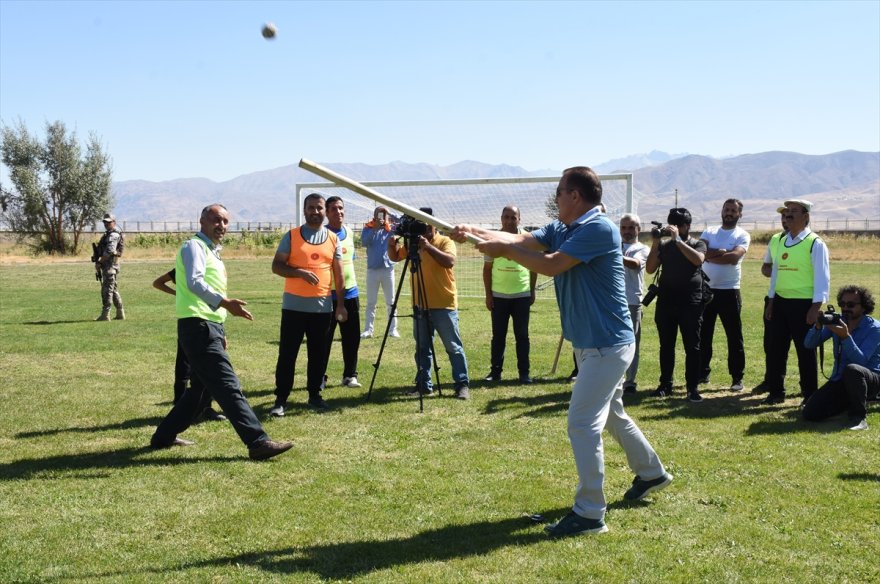 Hakkari'nin beyzbolu "holane"nin tanıtım etkinliği düzenlendi