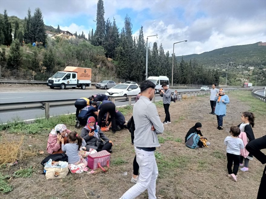 GÜNCELLEME - Anadolu Otoyolu'nda 2 yolcu otobüsü ve hafif ticari araç çarpıştı, 4 yolcu yaralandı