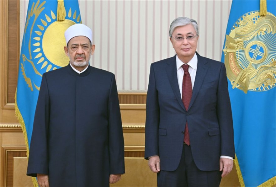 Kazakistan Cumhurbaşkanı Tokayev, El-Ezher Üniversitesi Büyük İmamı Tayyib ile görüştü