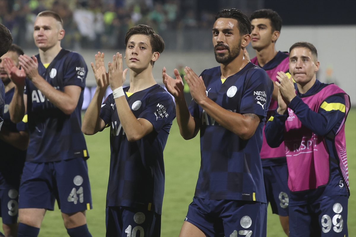 aa-20221013-29151238-29151236-aek-larnaca-fenerbahce.jpg