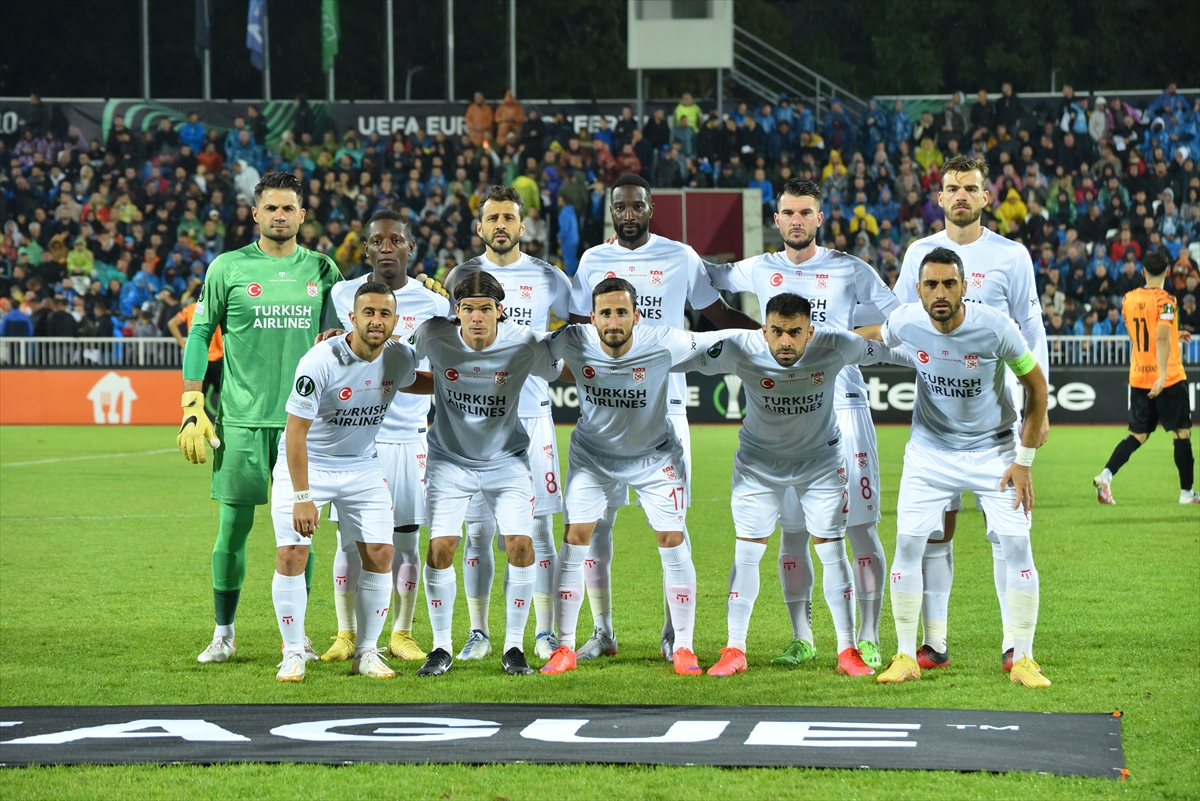 aa-20221013-29152164-29152159-ballkani-demir-grup-sivasspor.jpg