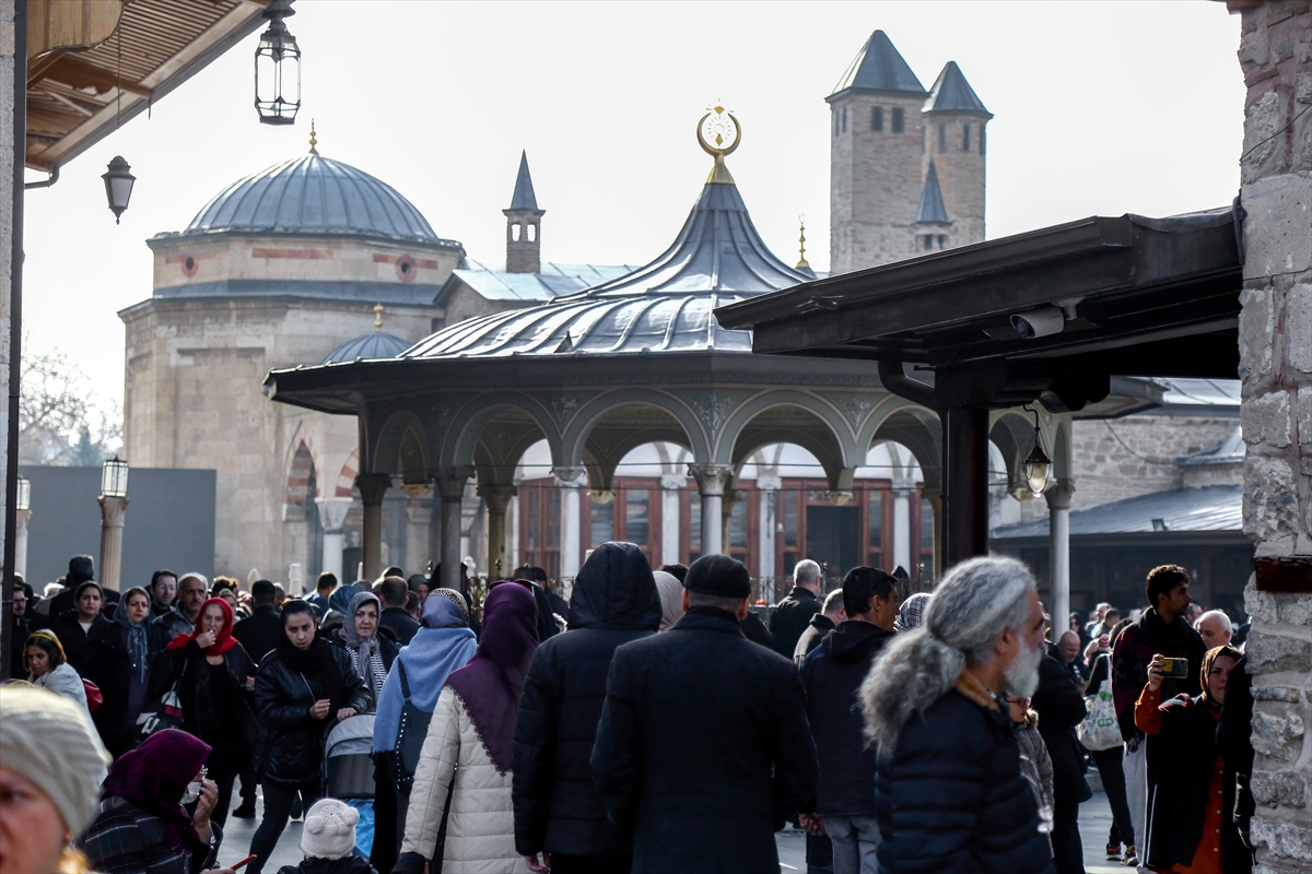 Mevlana Şehri Konya'da Şeb-i Arus Yoğunluğu Yaşanıyor