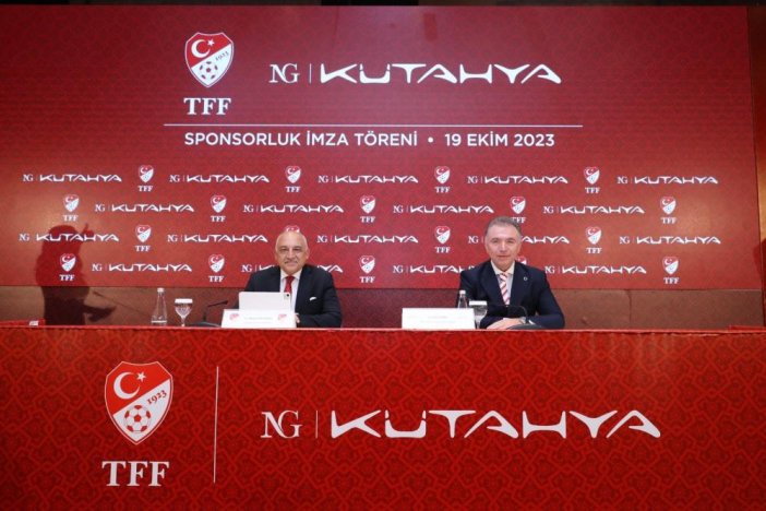 turk-futbol-tarihinde-bir-ilk-artik-hakem-formalari-da-sponsorlu-001.jpg