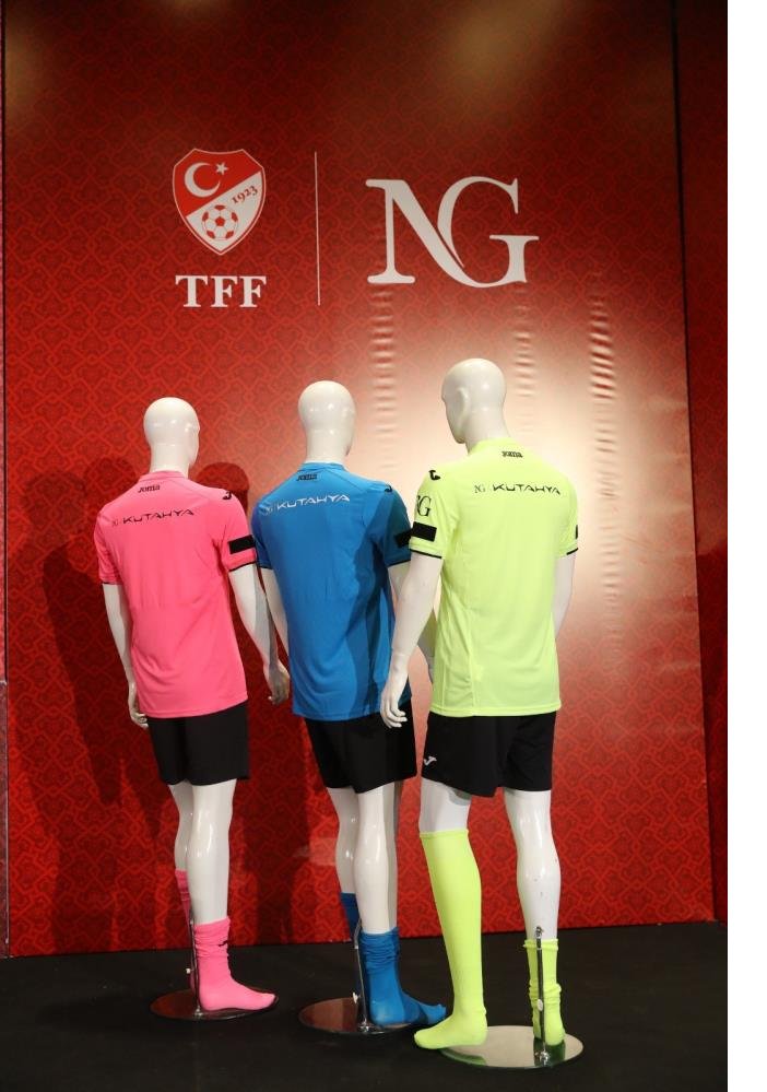 turk-futbol-tarihinde-bir-ilk-artik-hakem-formalari-da-sponsorlu.jpg