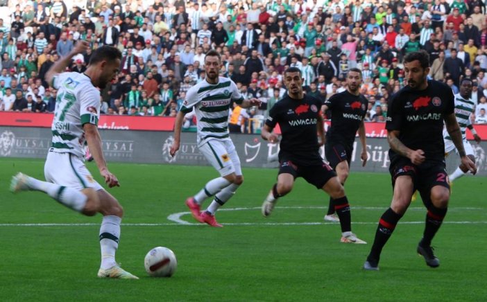 varlikla-yokluk-arasinda-konyaspor-1-1-f-karagumruk.jpg
