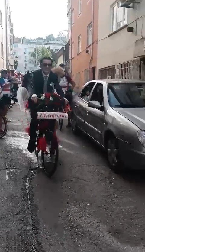 boylesi-gorulmedi-gelin-almaya-bisikletle-geldi.jpg