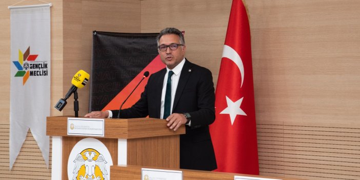 thumbnail-baskan-altay-ve-rektor-prof-dr-aksoy-ogrencilerle-bulustu-3-1-001.jpg