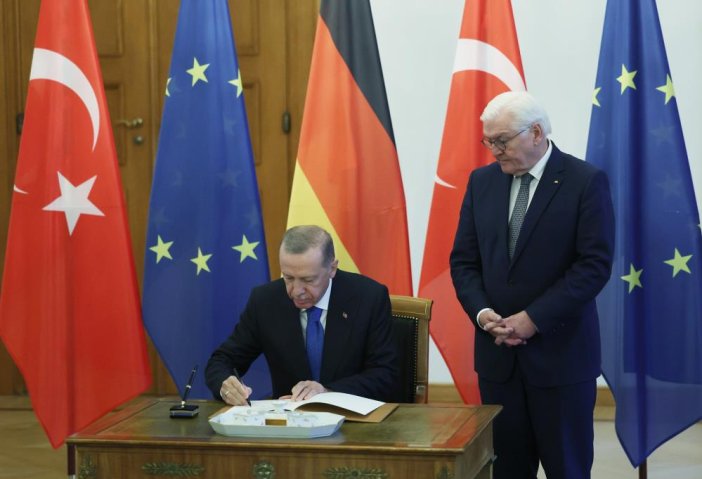 erdogan-almanya-cumhurbaskani-steinmeier-ile-gorusuyor.jpg