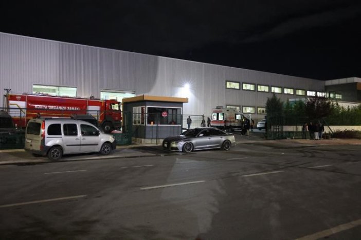 konyada-mobilya-fabrikasinda-yangin-cikti-5-isci-dumandan-etkilendi.jpg