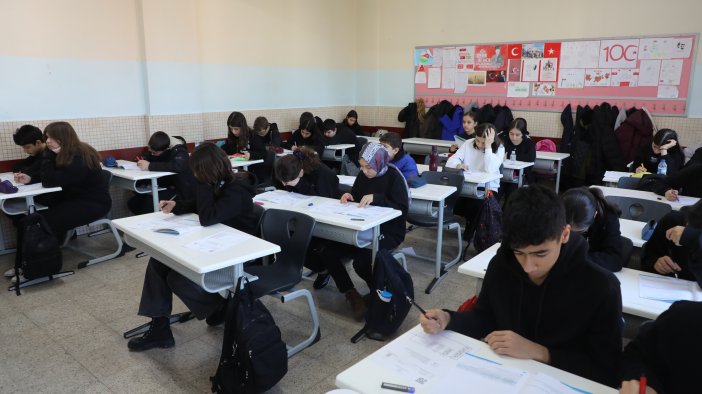 tyt-ve-lgs-sinavi-002.jpg