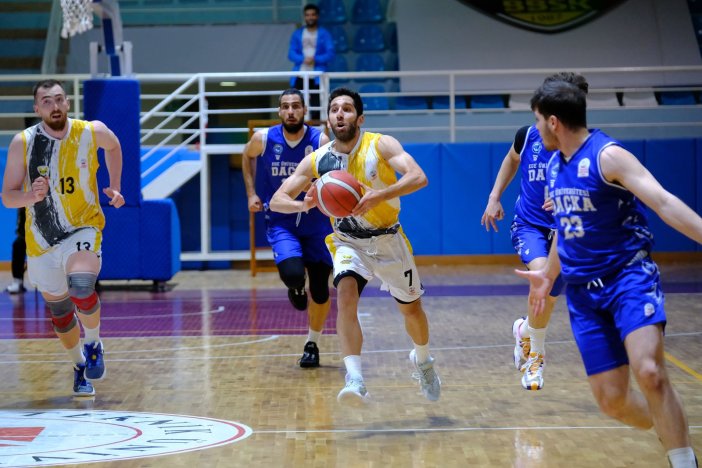 buyuksehir-basketbol-takimi-yari-finalde-001.jpg