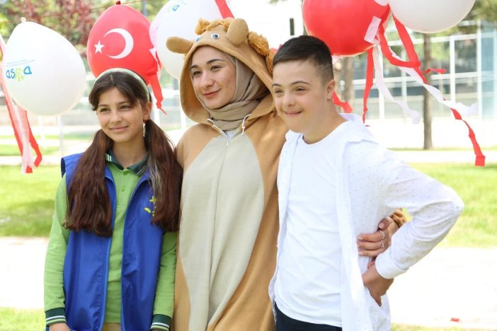dosd-meramin-ozel-cocuklari-23-nisani-coskuyla-kutladi-003.jpg
