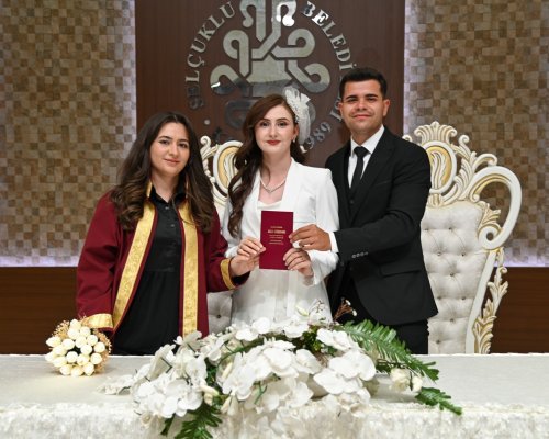konyanin-ilk-ve-tek-kadin-nikah-memuru-gorevini-basariyla-surduruyor-001.jpg