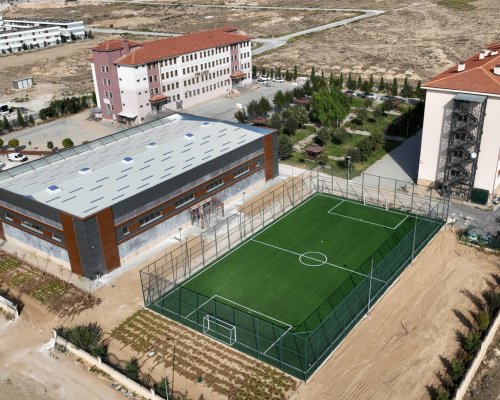 selcuklu-fen-lisesi-kapali-spor-salonu-suni-cim-saha-002.jpg