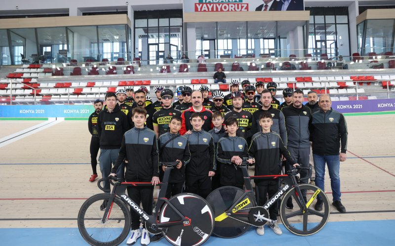 konya-buyuksehir-bisiklet-takimi-002.jpg