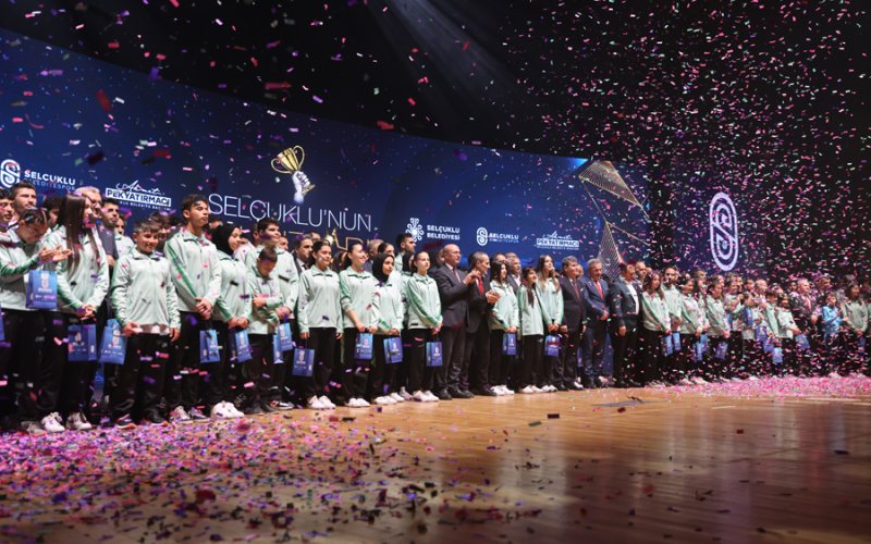 selcuklunun-yildizlari-odul-toreni-33.jpg
