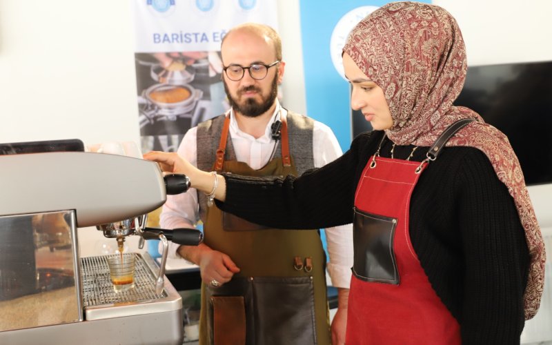 thumbnail-masterchef-yarismacisi-beyza-huri-aydin-neu-barista-atolyesinde-egitim-aliyor-4.jpg