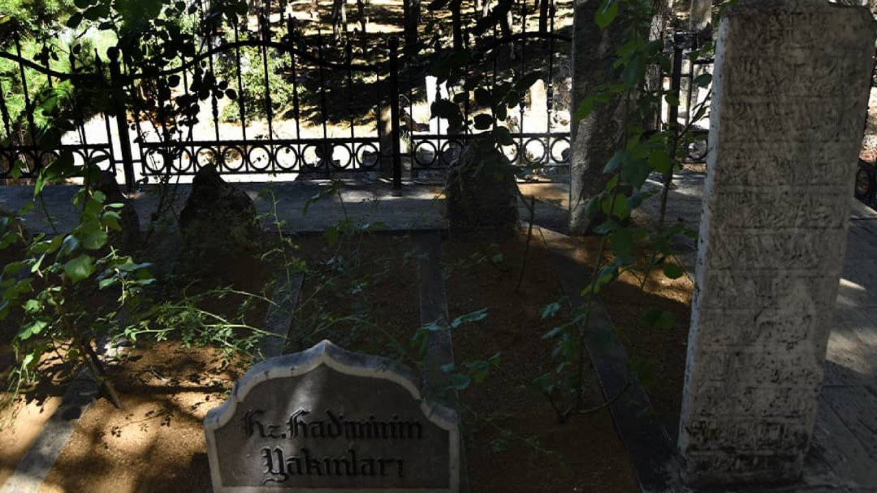 hz-hadimi-turbesi-6.jpg