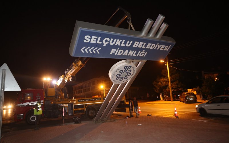selcuklu-belediyesi-totem-ve-tabelalar-kaldiriliyor.jpg
