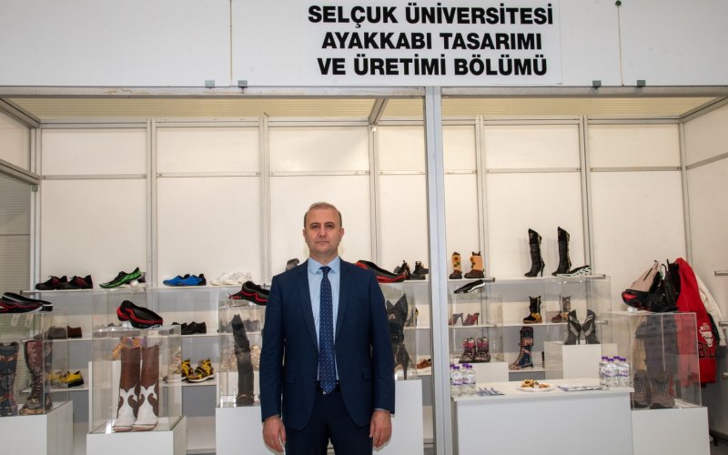 thumbnail-selcuk-universitesinin-ozgun-calismalarina-konya-ayakkabi-fuarinda-yogun-ilgi-4.jpg