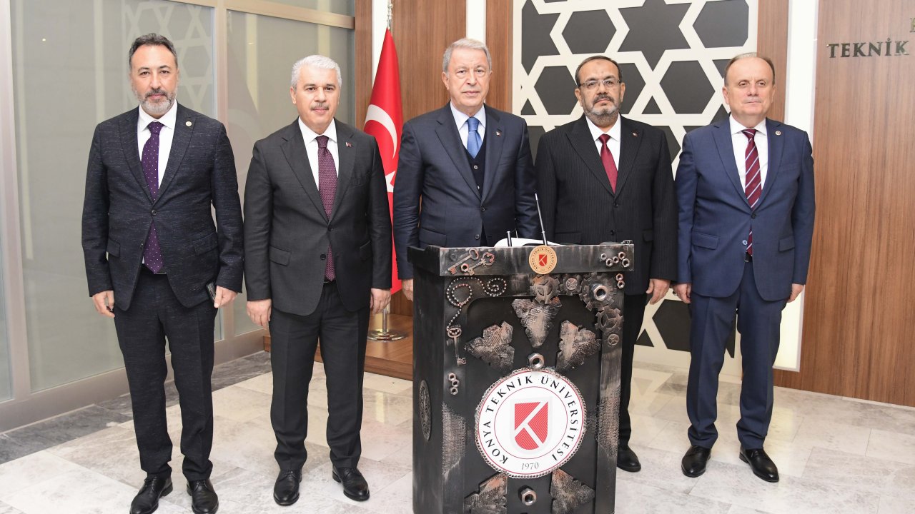 ktunde-hulusi-akarin-sunumuyla-turkiye-ve-bolgesindeki-guvenlik-konulari-konferansi-gerceklestirildi-02.jpg