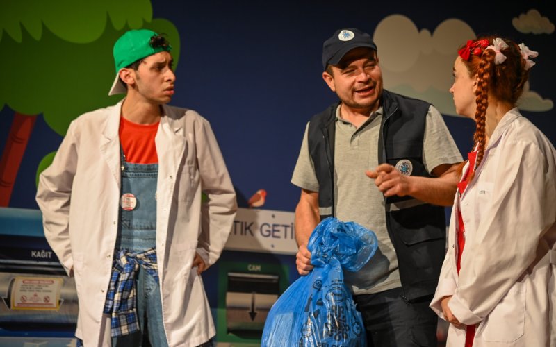 selcukluda-cocuklara-sifir-atik-bilinci-tiyatro-ile-kazandiriliyor-001.jpg