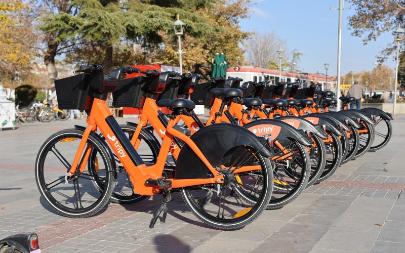 konyada-paylasimli-elektrikli-bisiklet-donemi-basladi.jpg