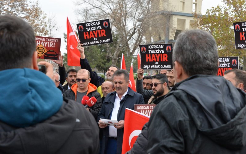 konyali-taksicilerden-korsan-taksicilere-hayir-eylemi-003.jpg