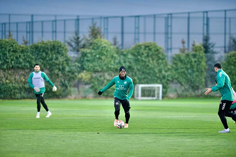konyaspor-antrenman-001.jpg