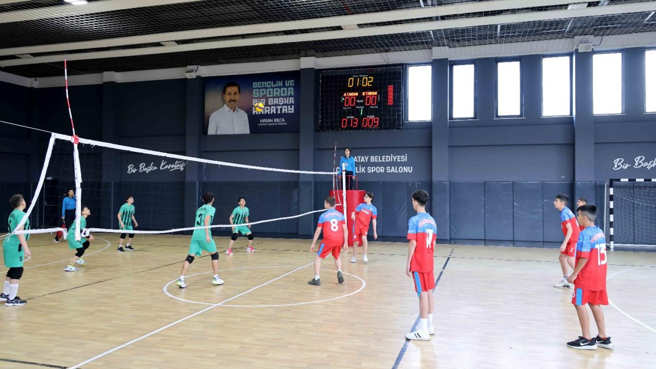 ortaokullar-arasi-kardeslik-ve-dostluk-erkekler-voleybol-turnuvasi-basladi-3-jpg-1500.jpg