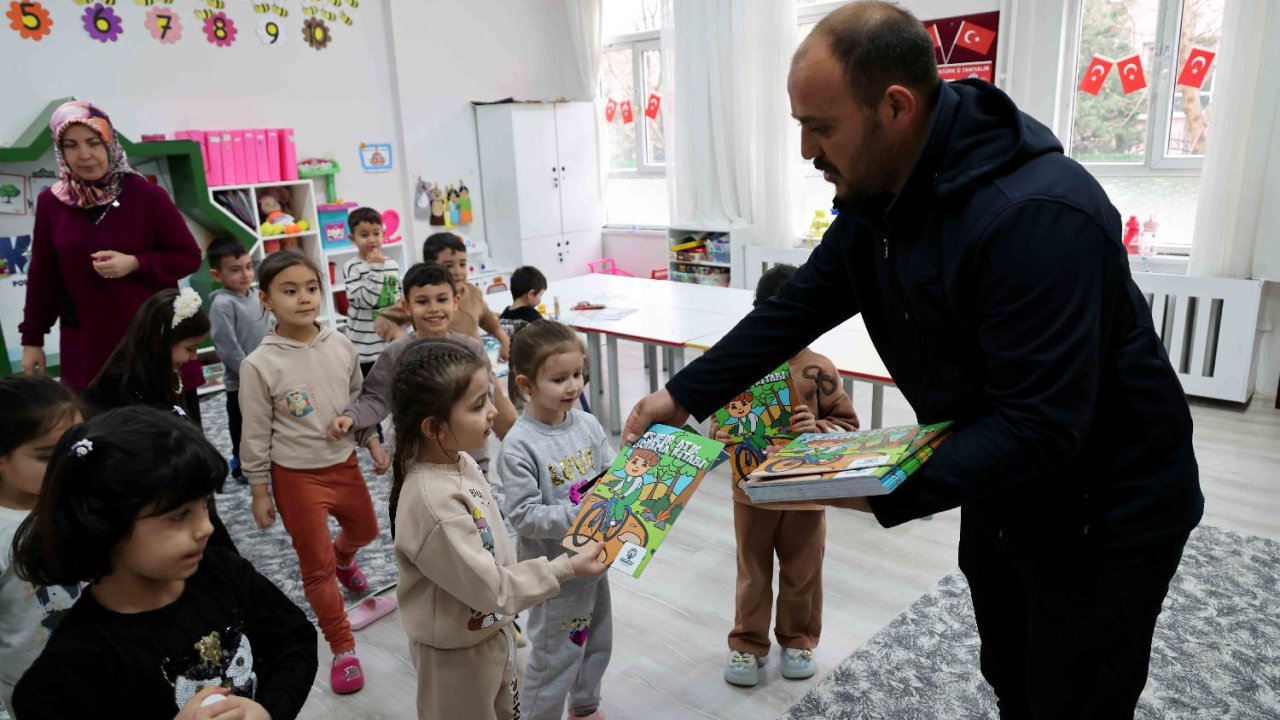 30-mart-uluslararasi-sifir-atik-gununde-ogrencilere-kitap-seti-hediyesi-5-jpg-1500.jpg