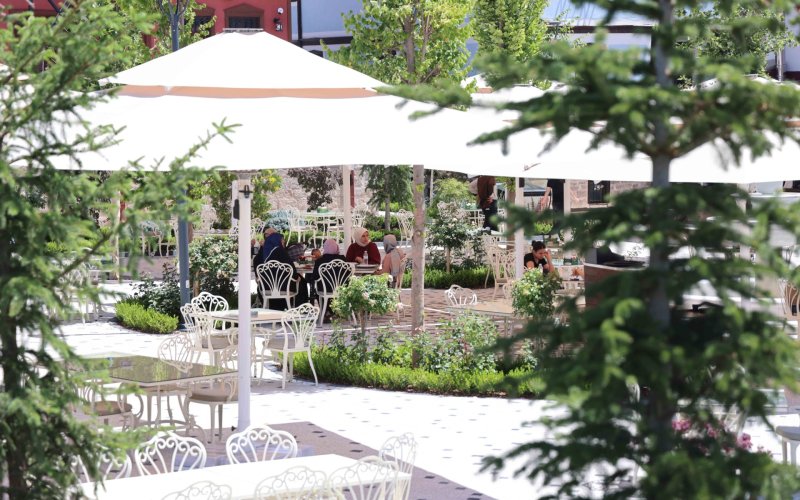 surici-avlu-kafe-001.jpg