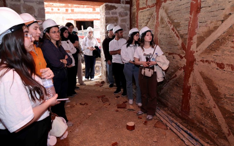 mimarlik-ogrencilerinden-arasta-carsisina-ziyaret-001.jpg