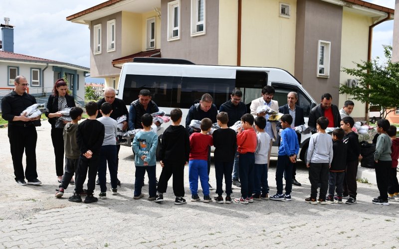 cocuklar-bayram-etsin-projesi-yuzleri-guldurdu-005.jpg