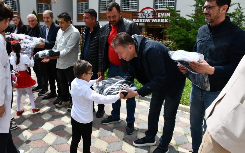cocuklar-bayram-etsin-projesi-yuzleri-guldurdu.jpg