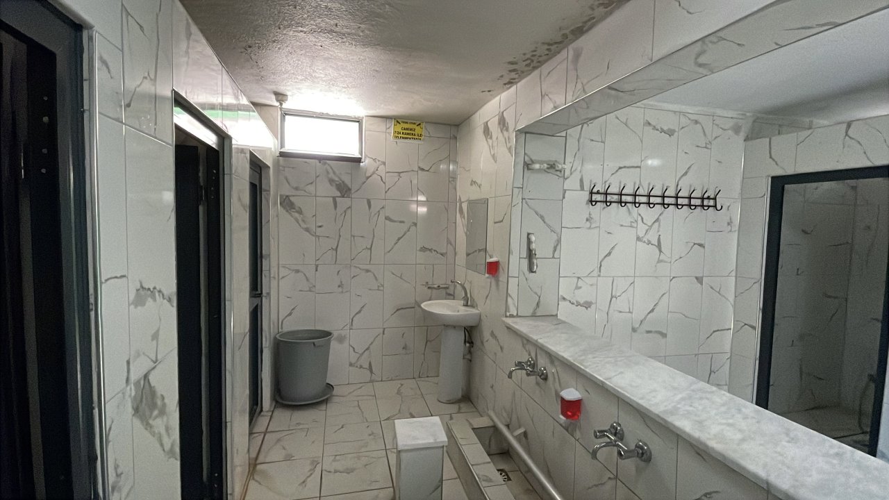aw716630-03.jpg