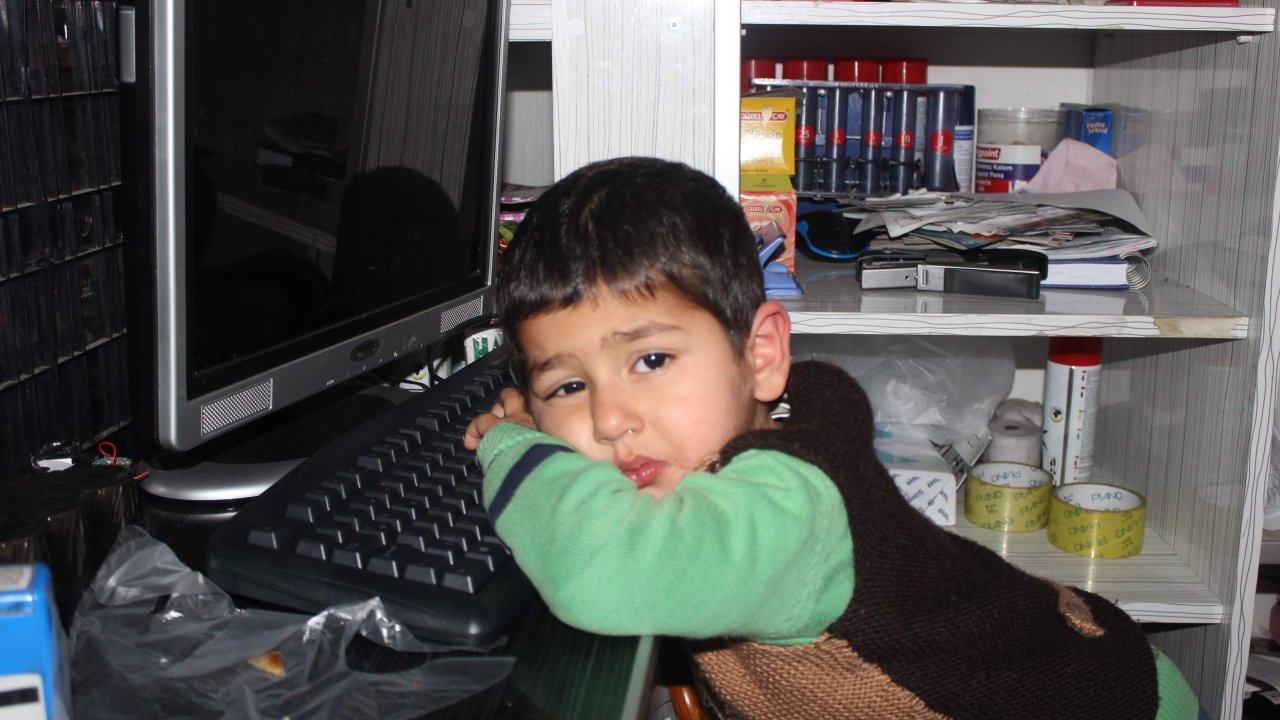 aw716600-03.jpg