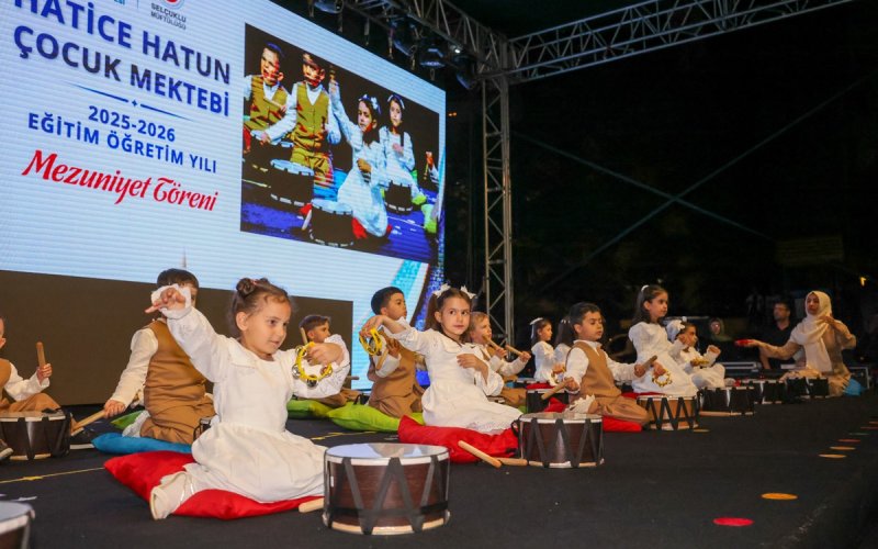 hatice-hatun-kulliyesi-cocuk-mektebinde-mezuniyet-coskusu-yasandi-001.jpg