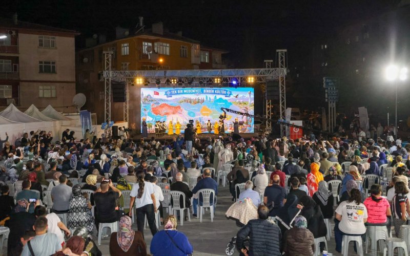 hatice-hatun-kulliyesi-cocuk-mektebinde-mezuniyet-coskusu-yasandi-003.jpg