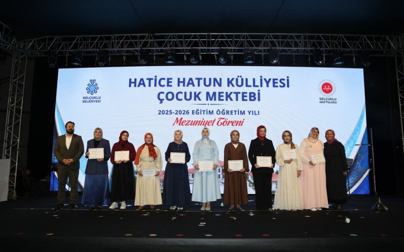 hatice-hatun-kulliyesi-cocuk-mektebinde-mezuniyet-coskusu-yasandi-011.jpg