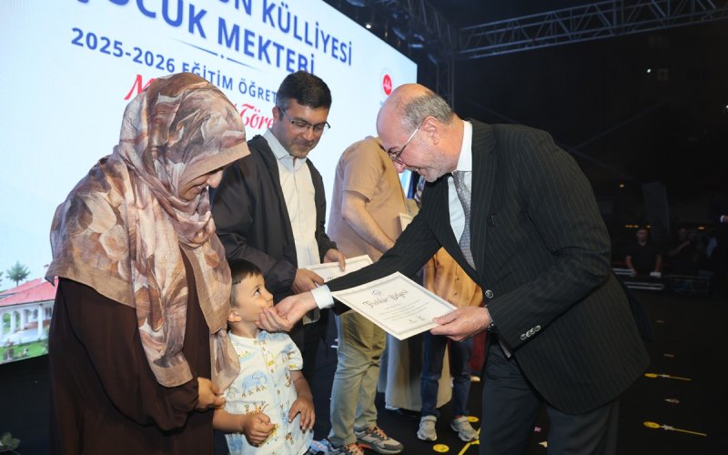hatice-hatun-kulliyesi-cocuk-mektebinde-mezuniyet-coskusu-yasandi-014.jpg