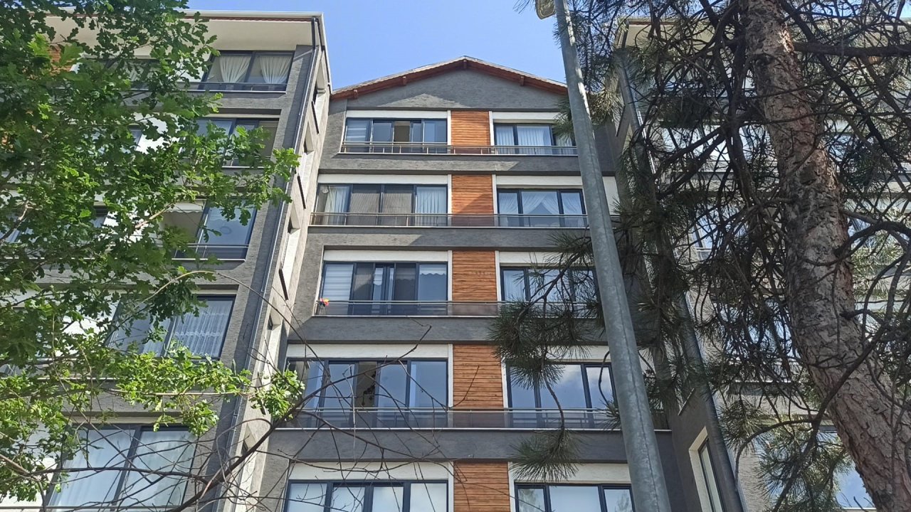 aw720285-01.jpg