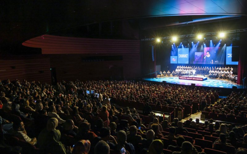 muzeyyen-senar-sarkilar-selcukluda-yeniden-seslendirildi-007.jpg