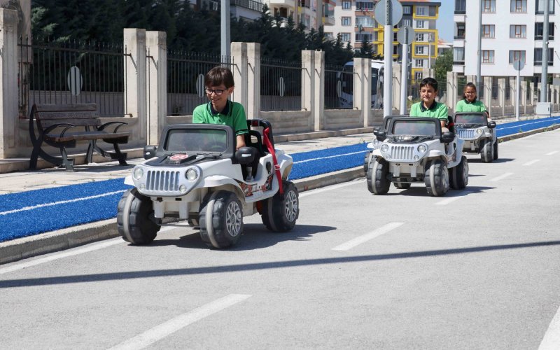 karatay-trafik-egitim-parkinda-egitimler-tamamlandi-001.jpg