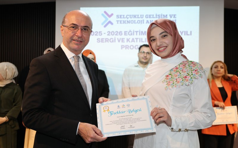 selcuklu-gelisim-ve-teknoloji-akademisinde-2026-yil-sonu-sergi-ve-sertifika-toreniyle-taclandi-004.jpg